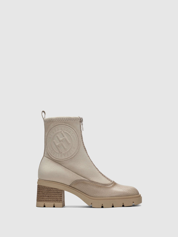 Botins com Fecho em Bege